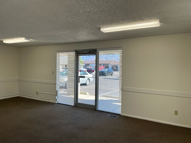 590 W State Rd, Pleasant Grove, UT à louer - Photo intérieure – Image 3 sur 5