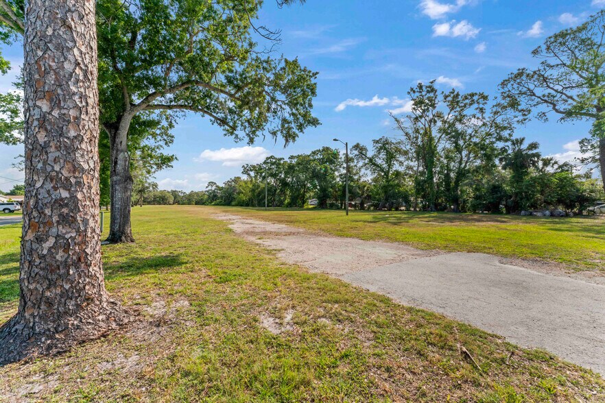 13025 Memorial Hwy, Tampa, FL à vendre - Photo de l’immeuble – Image 3 sur 33