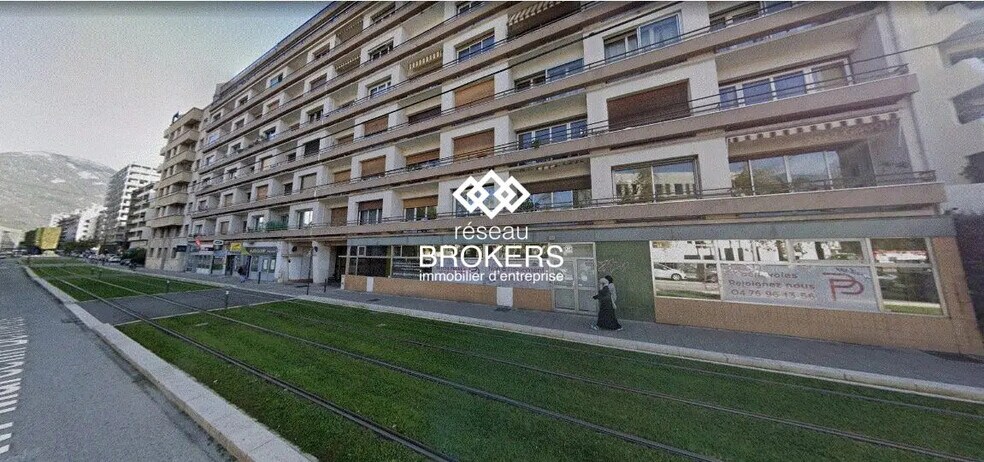 Local commercial dans Grenoble à louer - Photo de l’immeuble – Image 1 sur 8