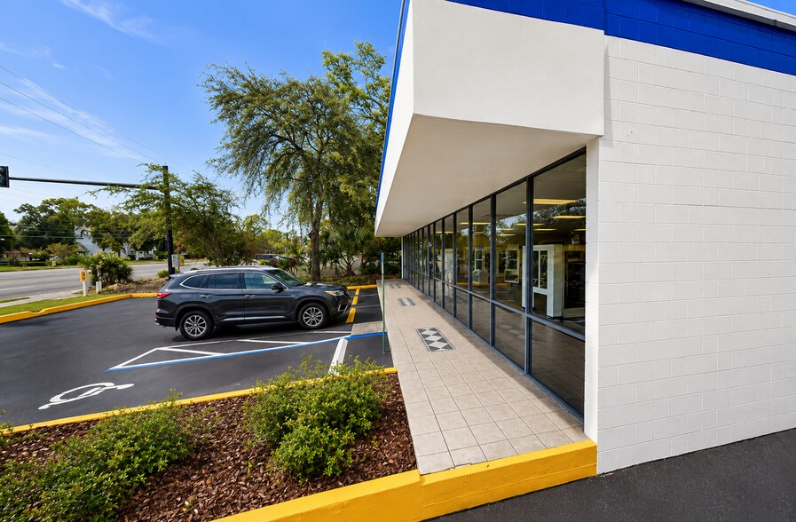 820 E Altamonte Dr, Altamonte Springs, FL à louer - Photo de l’immeuble – Image 3 sur 6