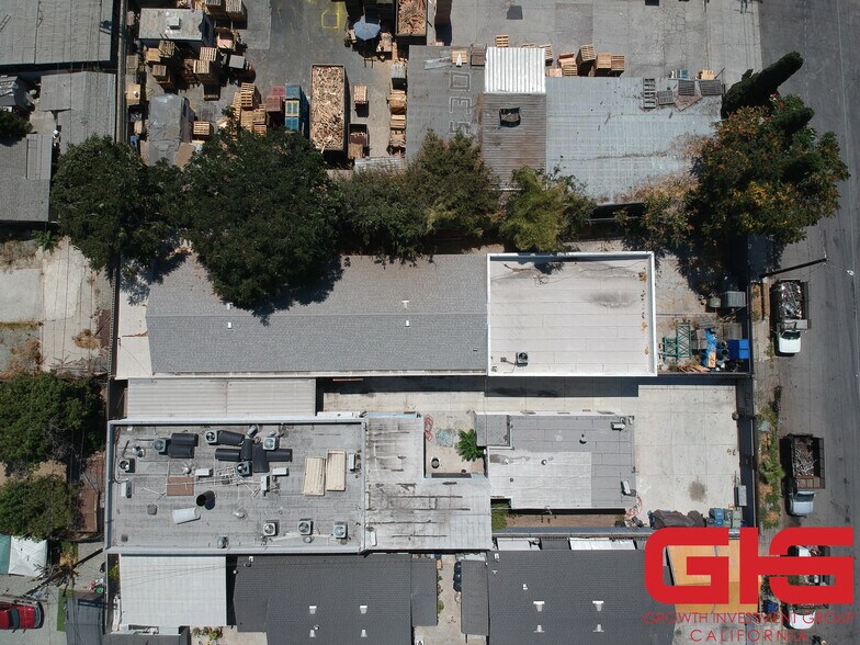 1460 S Bonnie Beach Pl, Commerce, CA à vendre - Photo de l’immeuble – Image 2 sur 9