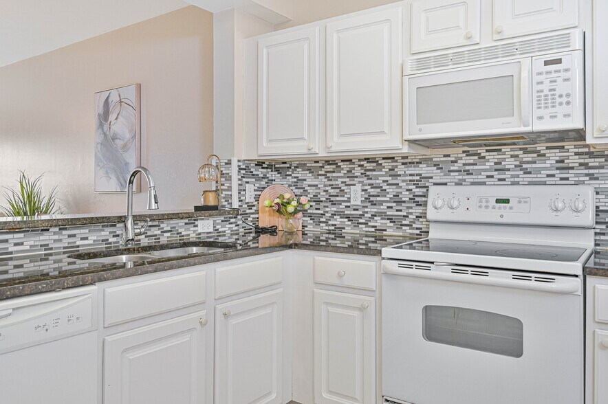 10000-10030 Maddox Ln, Bonita Springs, FL à vendre - Photo de l’immeuble – Image 3 sur 31