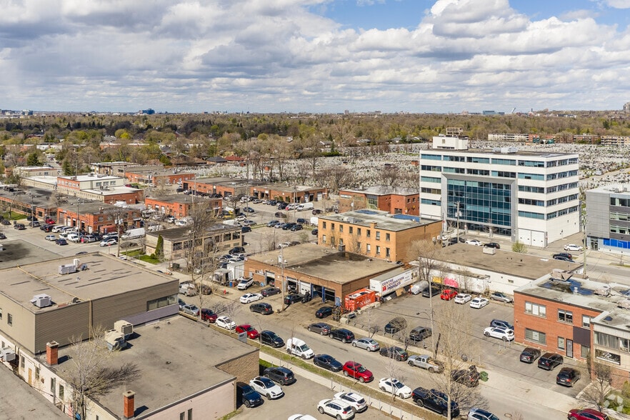 8275-8285 Rue Mayrand, Montréal, QC à vendre - Aérien – Image 3 sur 3