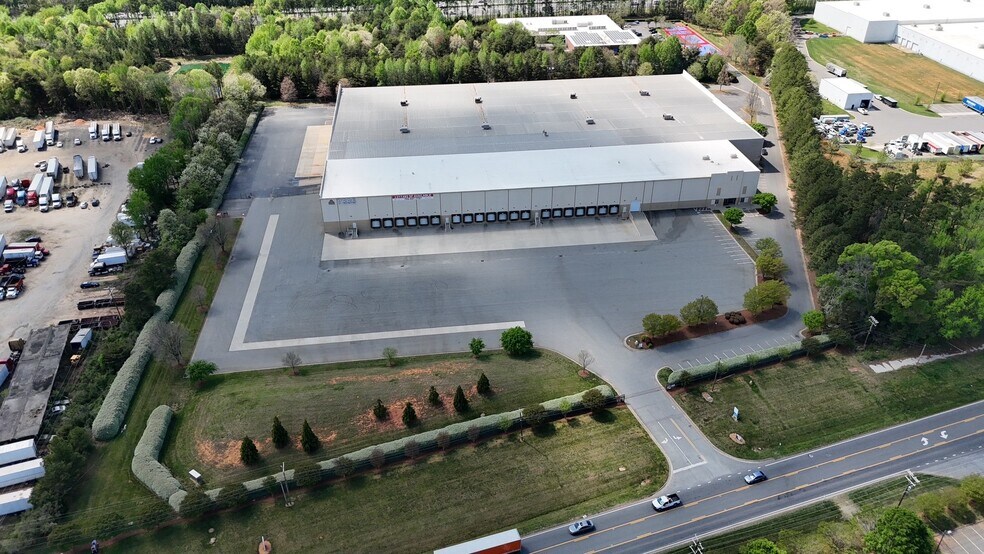 7224 Statesville Rd, Charlotte, NC à louer - Photo de l’immeuble – Image 3 sur 24