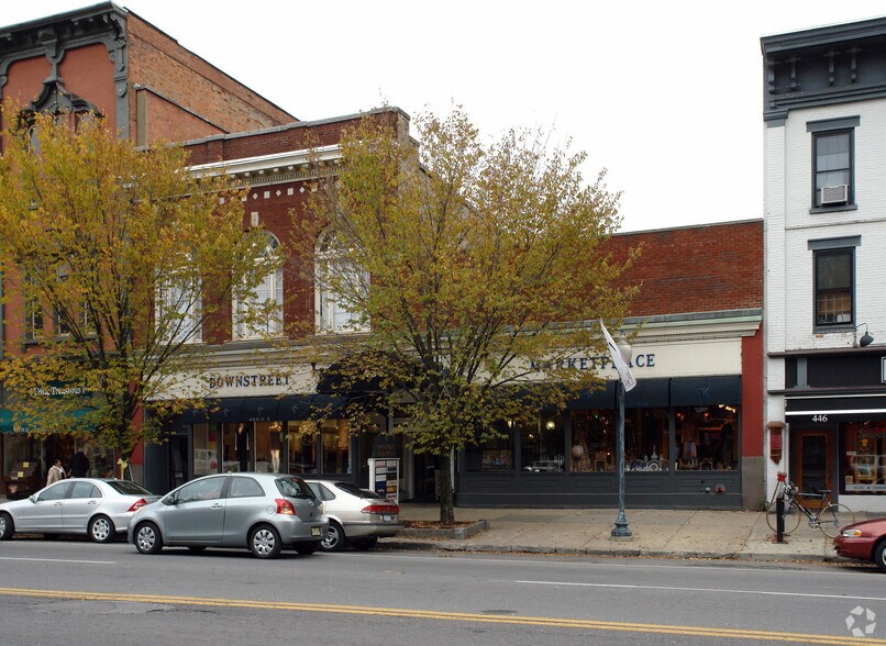 454 Broadway, Saratoga Springs, NY à louer - Photo principale – Image 1 sur 5