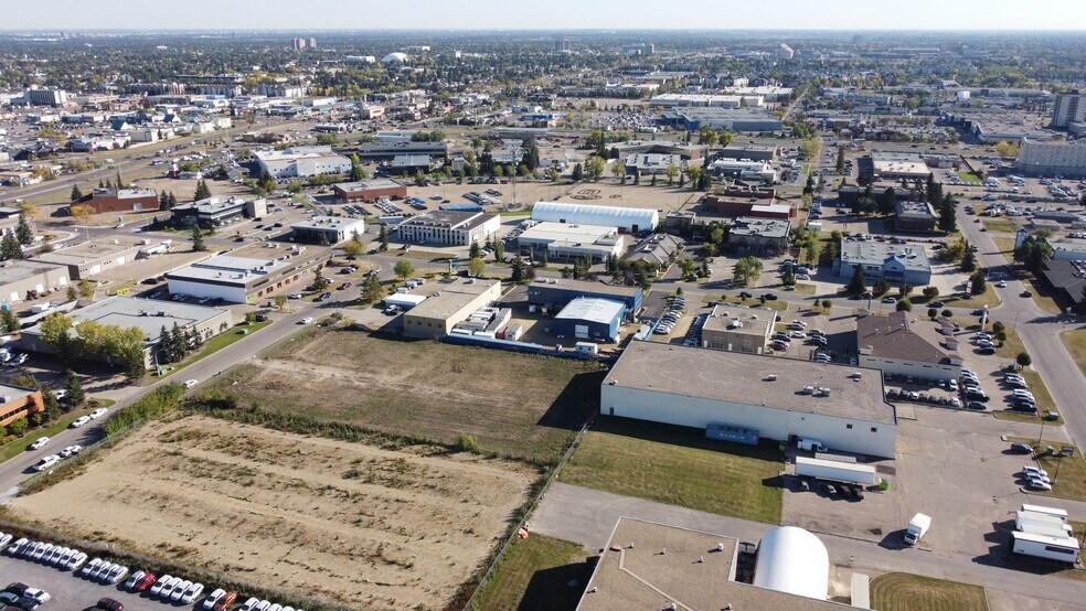 10324 174 St, Edmonton, AB à vendre - Photo de l’immeuble – Image 2 sur 4