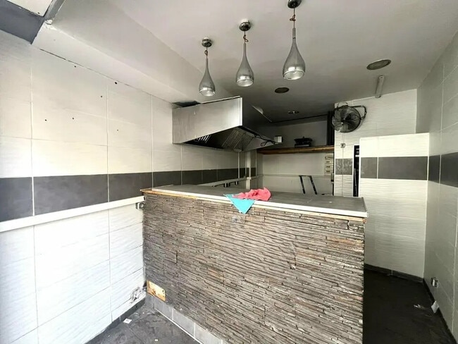 Plus de détails pour Local commercial à louer