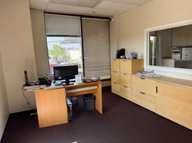 Vanowen Plaza - Local commercial