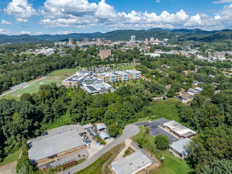 122 Lyman St, Asheville, NC à louer - Photo de l’immeuble – Image 2 sur 15