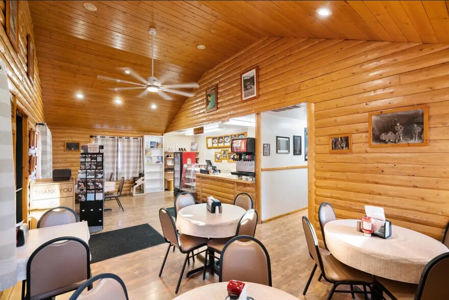 117 W Jamet St, Mackinaw City, MI à louer - Photo de l’immeuble – Image 3 sur 13