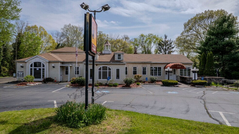 2548 Boston Post Rd, Guilford, CT à vendre - Photo de l’immeuble – Image 2 sur 20