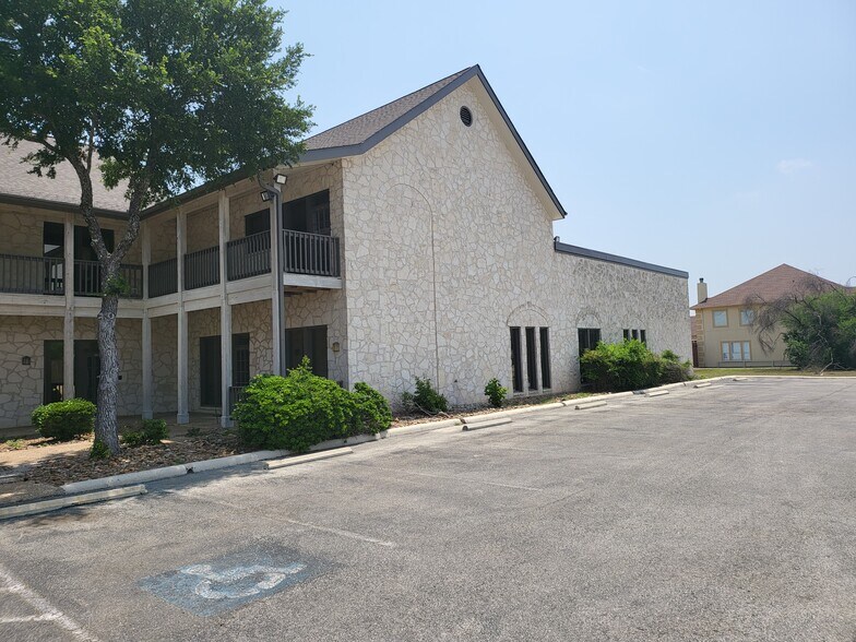 4754 Shavano Oak, San Antonio, TX à louer - Photo de l’immeuble – Image 3 sur 21