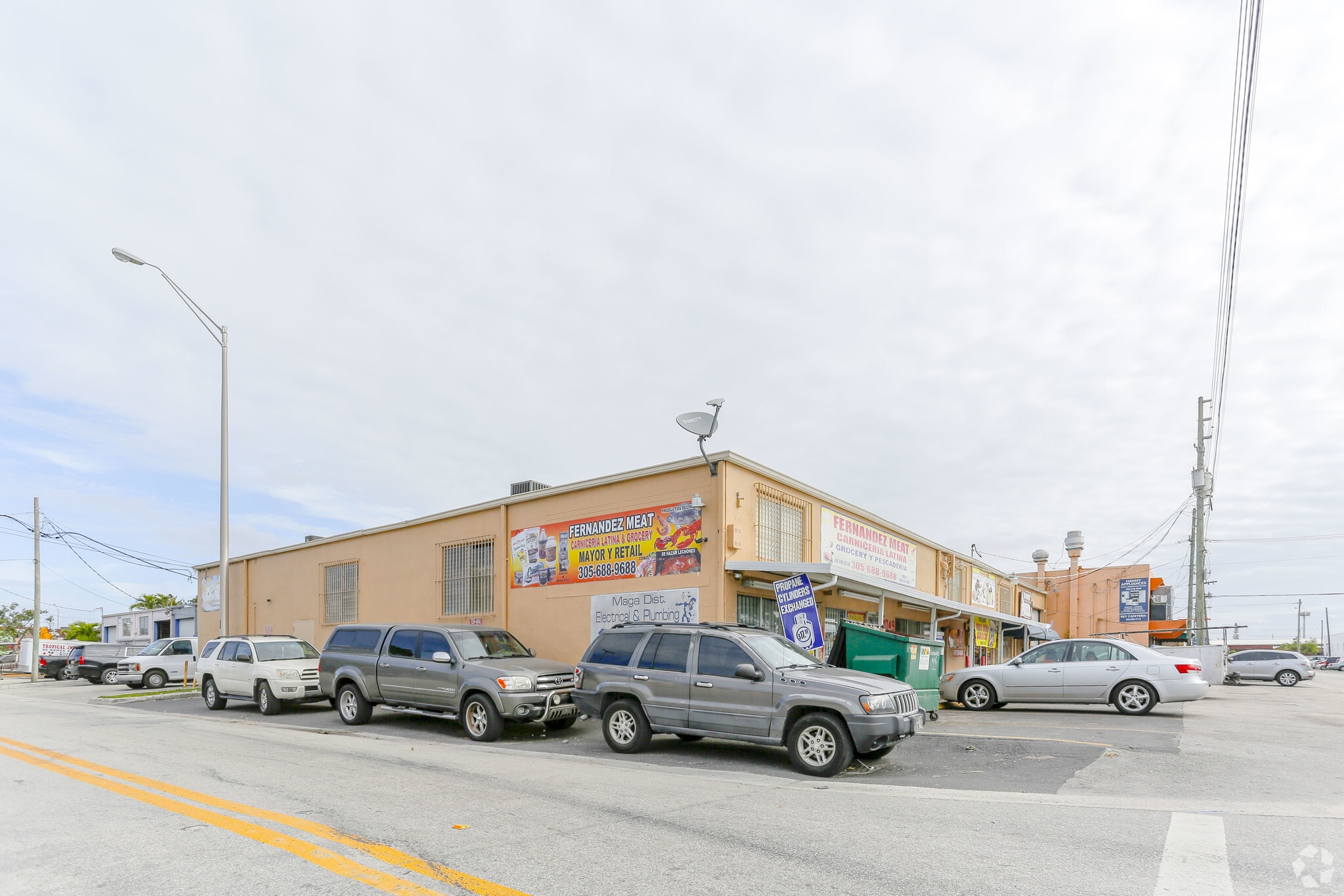 4125 E 10th Ct, Hialeah, FL à vendre Photo principale– Image 1 sur 12