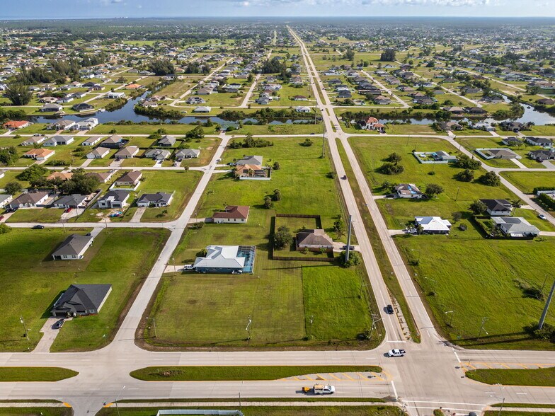 816 El Dorado N blvd, Cape Coral, FL à vendre - Aérien – Image 3 sur 30