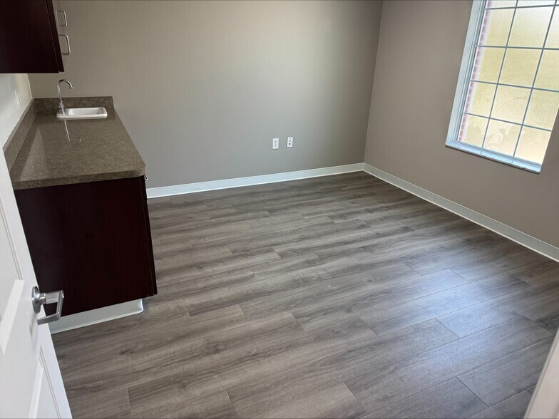202 N Park Ave, Apopka, FL à louer - Photo intérieure – Image 3 sur 6