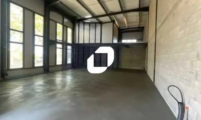 Plus de détails pour Local d'activités à louer