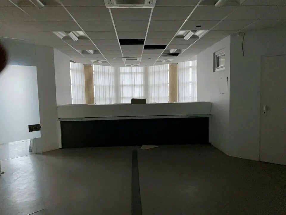 Local commercial dans Châlons-en-Champagne à louer Photo de l’immeuble– Image 1 sur 8