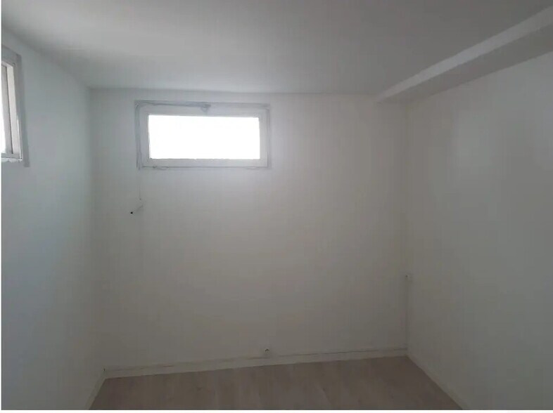 Bureau dans Saint-Denis à louer - Photo de l’immeuble – Image 3 sur 10
