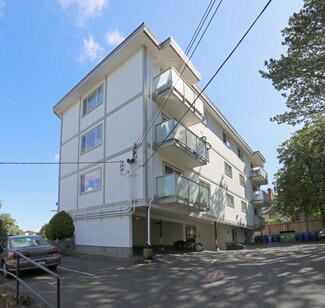 Plus de détails pour 1527 Fort St, Victoria, BC - Logement à vendre