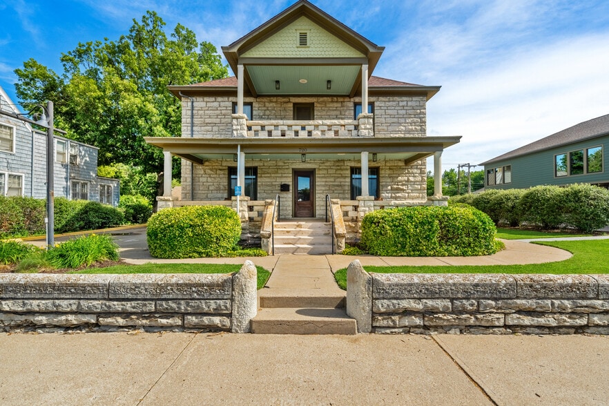 720 Poyntz Ave, Manhattan, KS à vendre - Photo principale – Image 1 sur 63