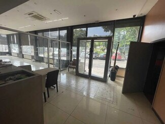 Plus de détails pour Local commercial à louer