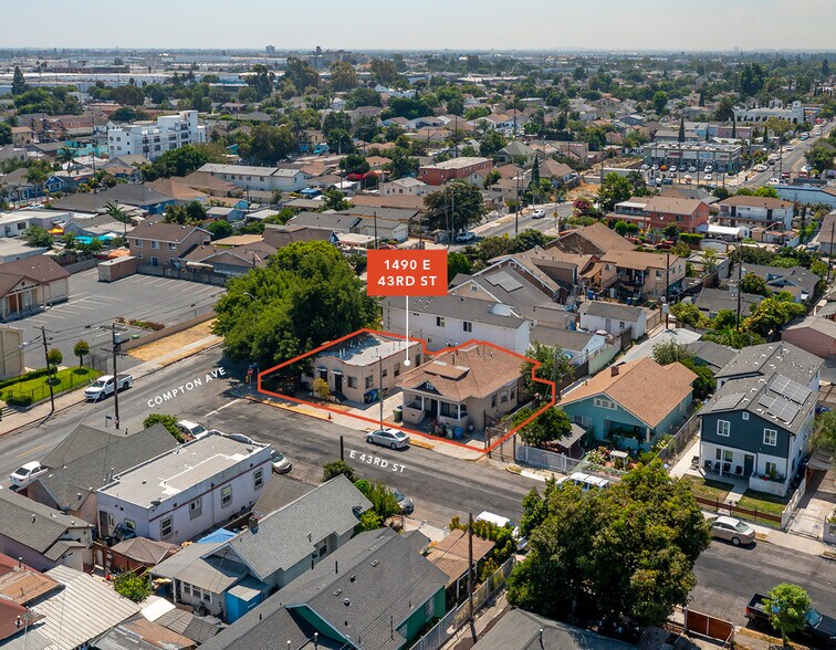 1490 E 43rd St, Los Angeles, CA à vendre - Photo de l’immeuble – Image 3 sur 16