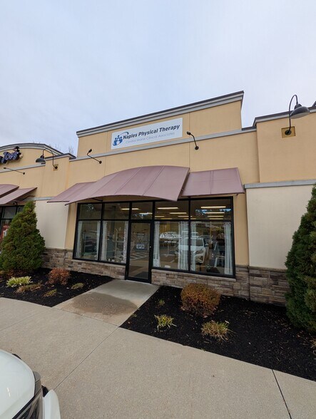 12 Lakes Plaza Dr, Naples, ME à louer - Photo de l’immeuble – Image 2 sur 5