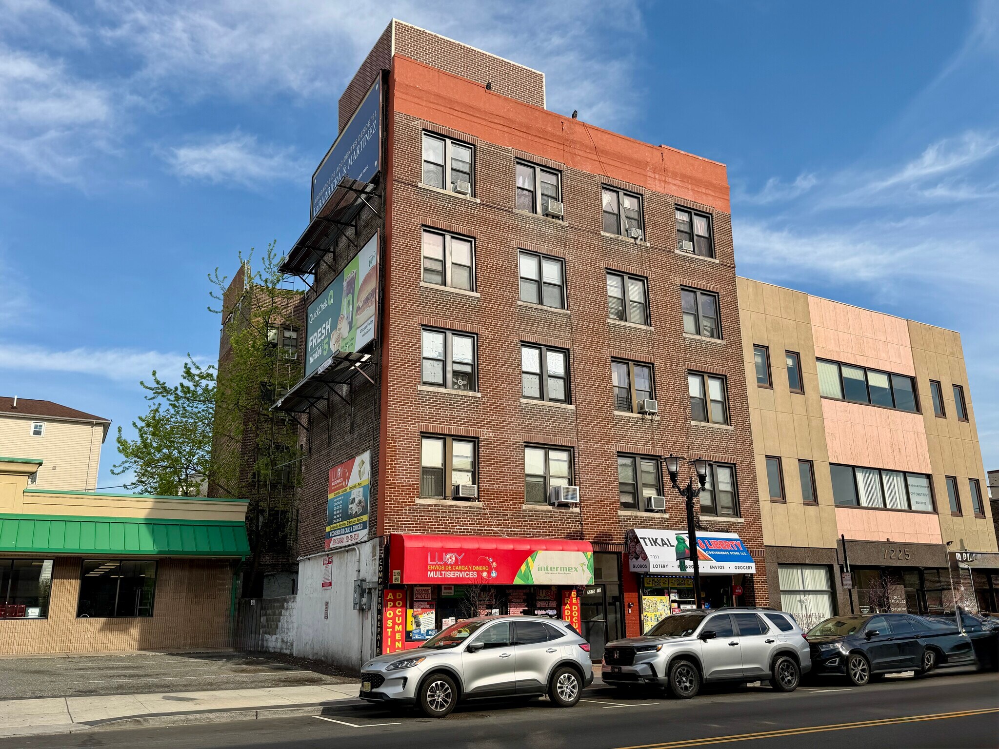 7215 Bergenline Ave, North Bergen, NJ à vendre Photo de l’immeuble– Image 1 sur 2