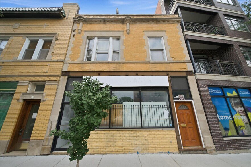 2930 N Milwaukee Ave, Chicago, IL à vendre - Photo de l’immeuble – Image 1 sur 6