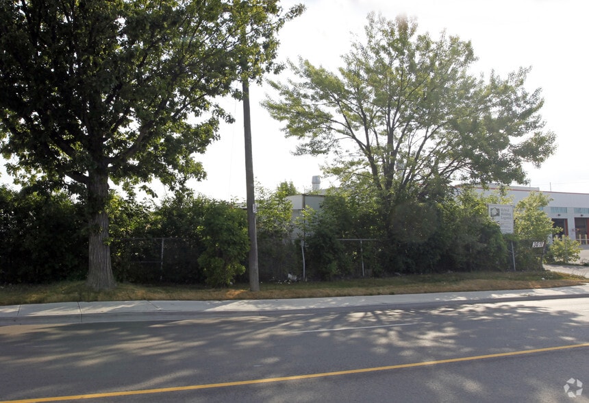 3611 Erindale Station Rd, Mississauga, ON à vendre - Photo de l’immeuble – Image 2 sur 2