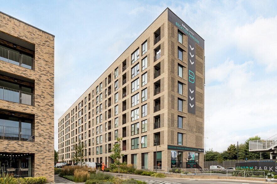 Newham Way, Londres à vendre - Photo de l’immeuble – Image 2 sur 3