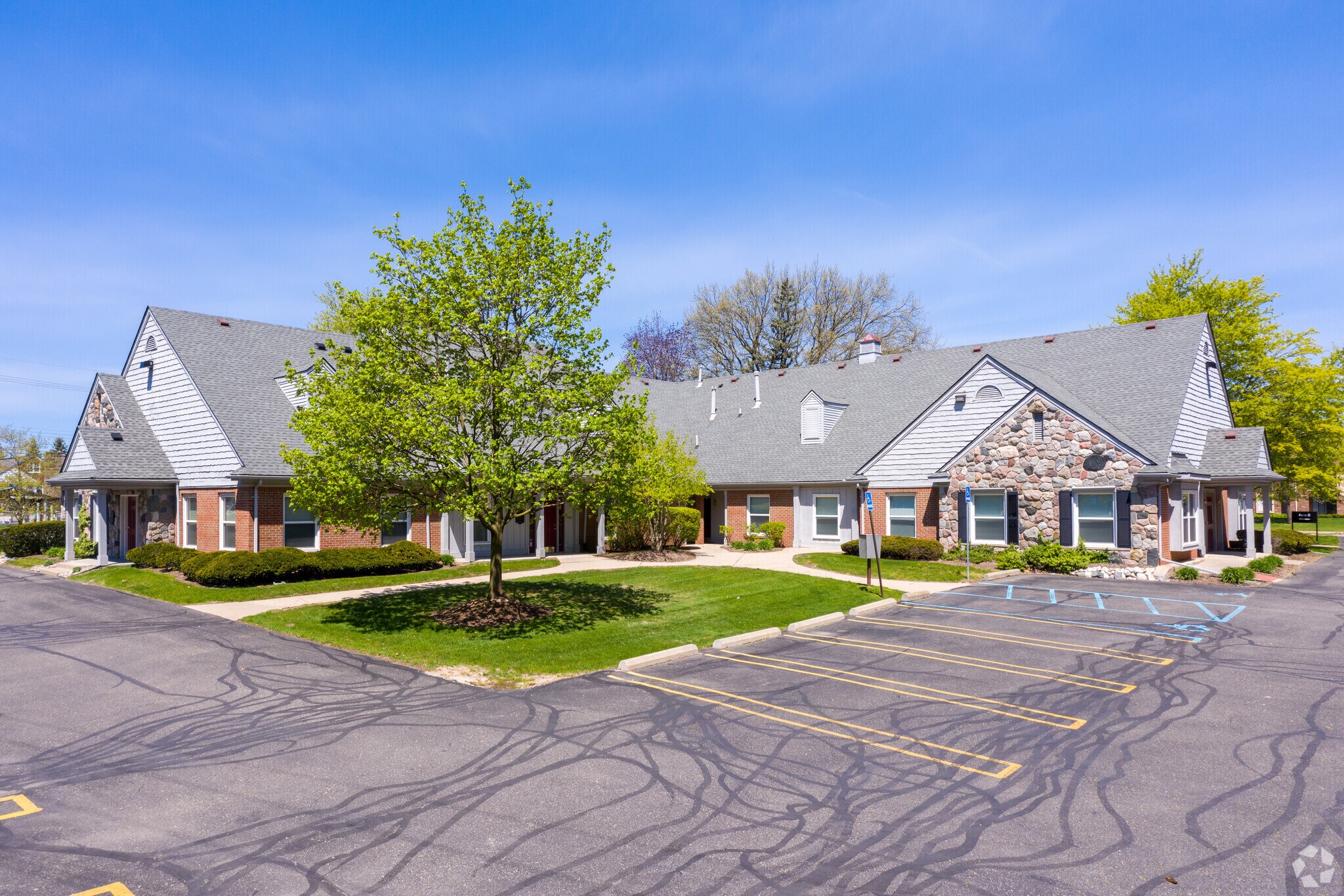 31395 7 Mile Rd, Livonia, MI à vendre Photo principale– Image 1 sur 8