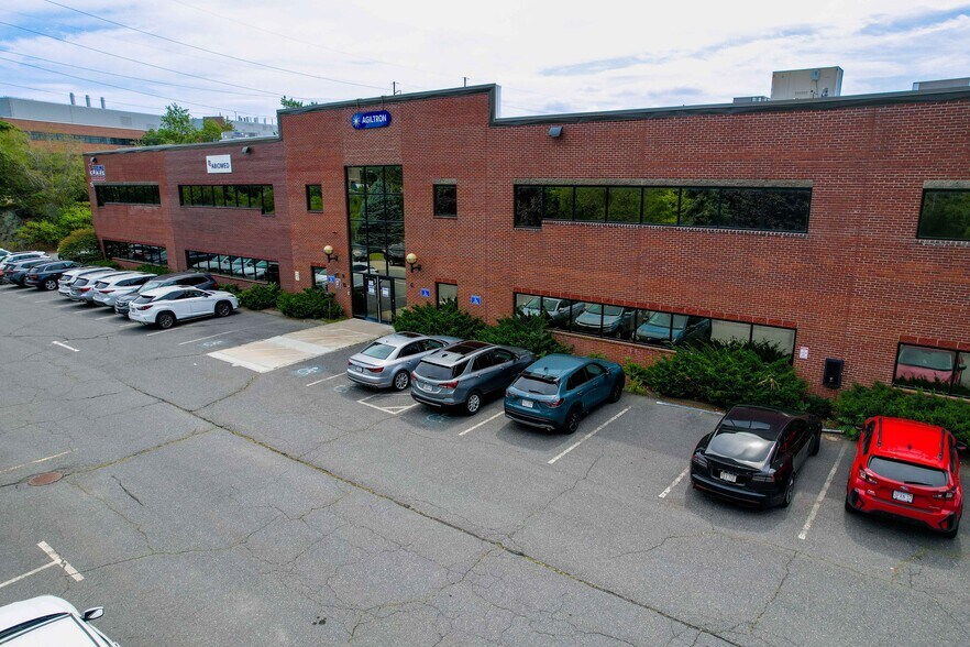 15 Presidential Way, Woburn, MA à louer - Photo de l’immeuble – Image 3 sur 15