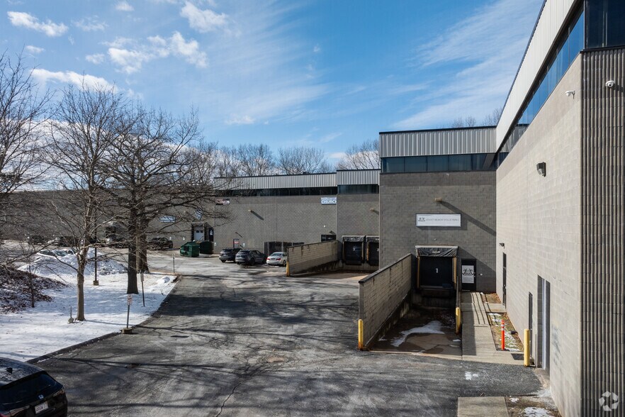 661 Pleasant St, Norwood, MA à louer - Photo de l’immeuble – Image 3 sur 5