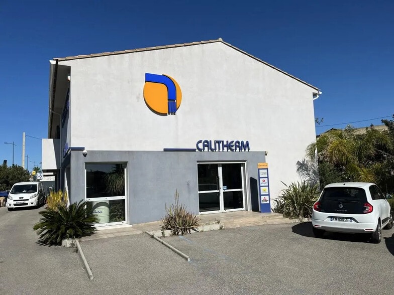 Local commercial dans La Seyne-sur-Mer à louer - Photo de l’immeuble – Image 3 sur 7