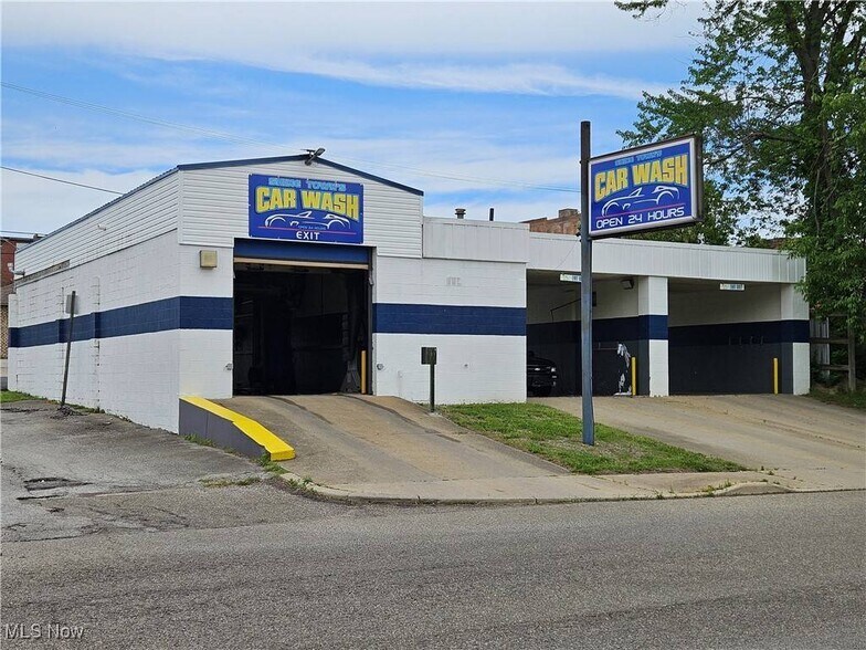 Established Car Wash Portfolio portefeuille de 3 biens à vendre sur LoopNet.fr - Photo de l’immeuble – Image 1 sur 16