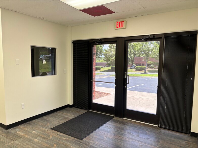 3565 Centre Cir, Fort Mill, SC à louer - Photo de l’immeuble – Image 3 sur 13