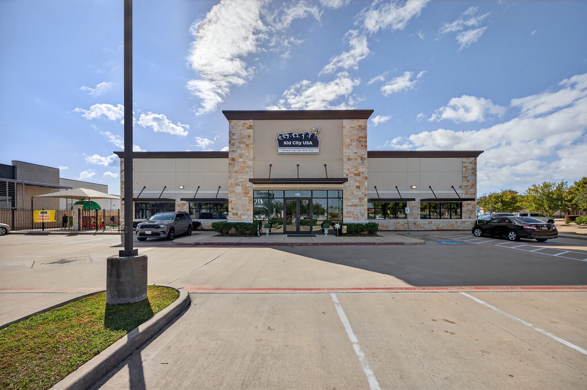 12152 Shadow Creek Pky, Pearland, TX à vendre Photo de l’immeuble– Image 1 sur 15