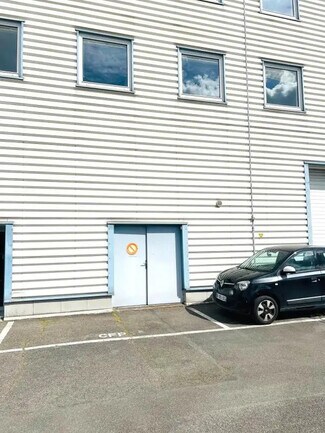 Plus de détails pour Local d'activités à louer