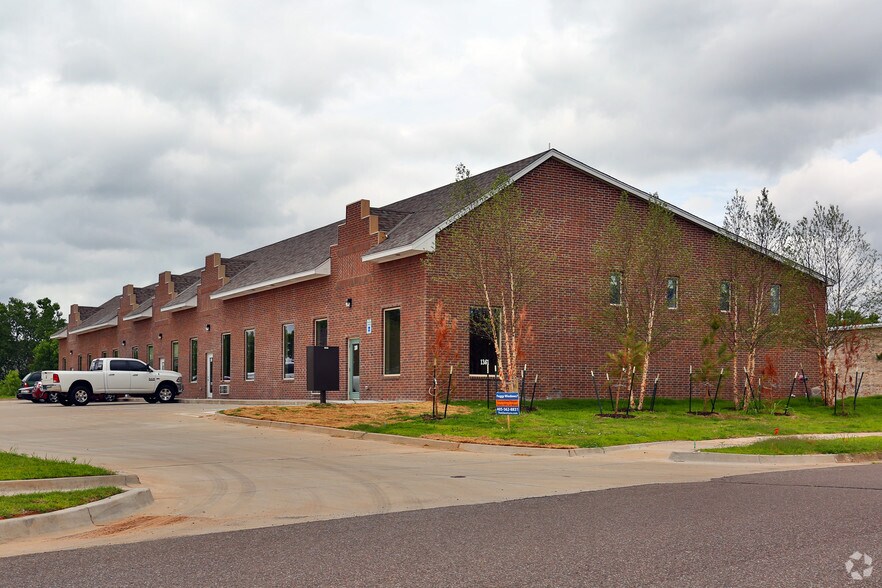 1361 N Fretz Dr, Edmond, OK à louer - Photo de l’immeuble – Image 1 sur 3