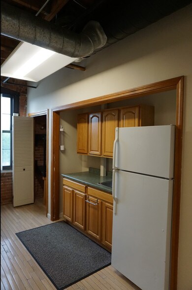 162 Old Colony Ave, Quincy, MA à louer - Photo intérieure – Image 3 sur 5