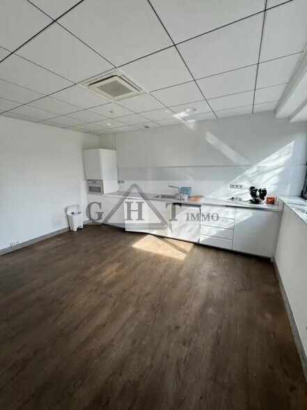 Bureau dans Bagnolet à louer - Photo de l’immeuble – Image 3 sur 15