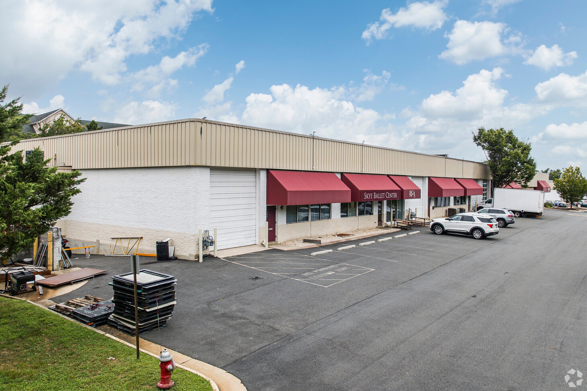 259-271 Sunset Park Dr, Herndon, VA à vendre Photo principale– Image 1 sur 8