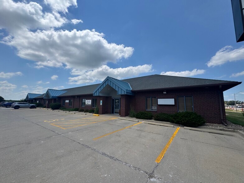 2309 E Empire St, Bloomington, IL à louer - Photo de l’immeuble – Image 3 sur 3