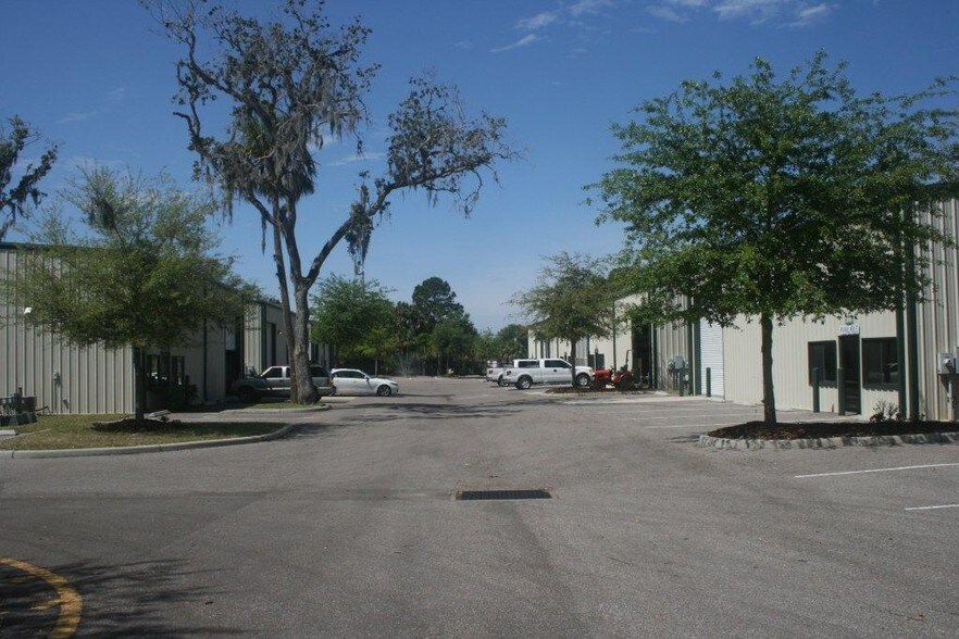 3725 Naseem Ln, Sanford, FL à vendre - Photo principale – Image 1 sur 1