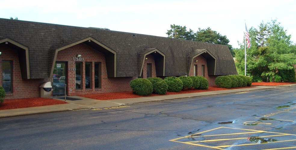4949 Kirschling Ct, Stevens Point, WI à louer - Photo de l’immeuble – Image 2 sur 7