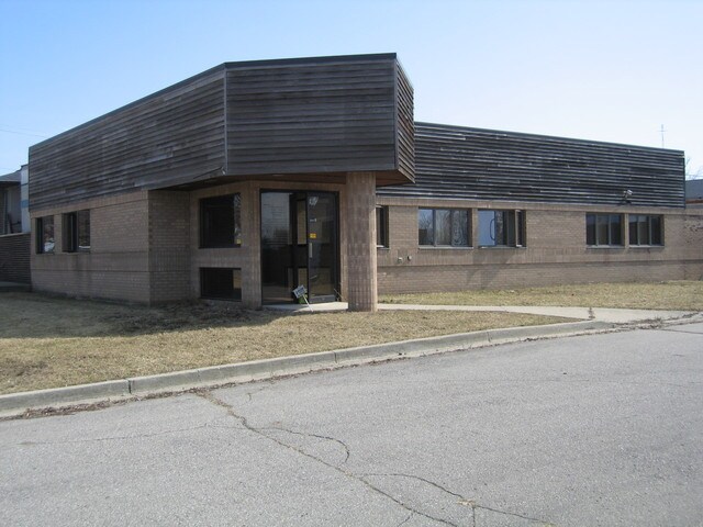 2122 E Hemphill Rd, Burton, MI à vendre Photo principale– Image 1 sur 37