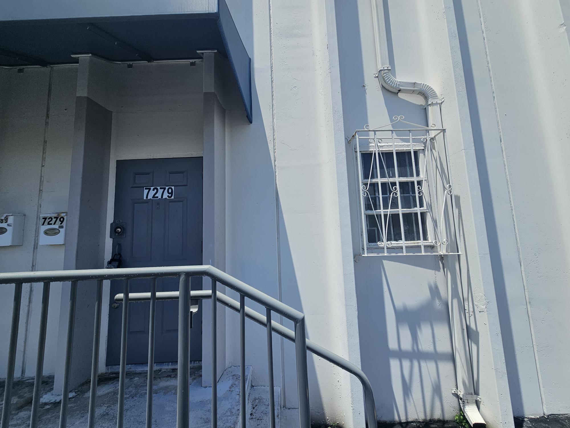 7212-7282 NW 33rd St, Miami, FL à louer Photo de l’immeuble– Image 1 sur 6