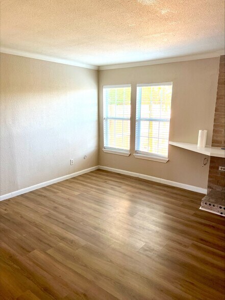 8807 Bissonnet St, Houston, TX à vendre - Photo intérieure – Image 2 sur 11