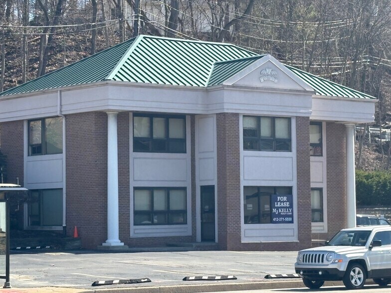 2901 Banksville Rd, Pittsburgh, PA à louer - Photo de l’immeuble – Image 1 sur 1